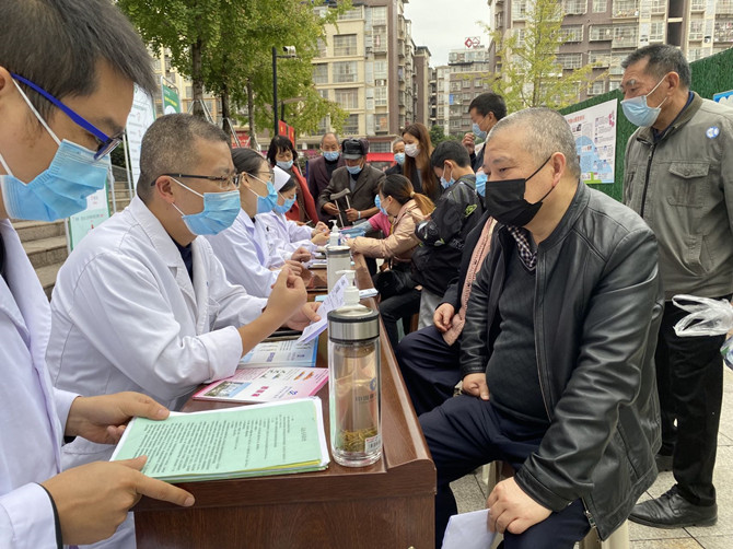  識別卒中早一秒，挽救大腦恢復好—南充市身心醫(yī)院開展“世界卒中日”義診活動