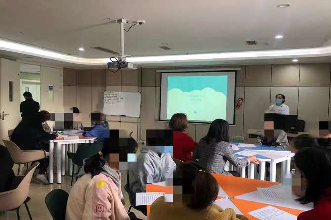 南充市身心醫(yī)院小龍院區(qū)開展“國際反家暴日”宣傳活動
