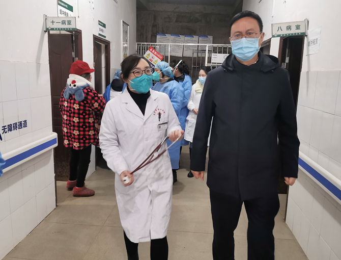 南充市身心醫(yī)院組織專家赴醫(yī)共體成員單位開展新冠病毒感染醫(yī)療救治巡回指導工作