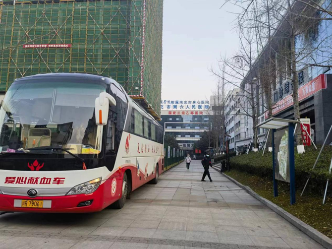 愛心獻血  醫(yī)護先行——南充市身心醫(yī)院組織無償獻血活動