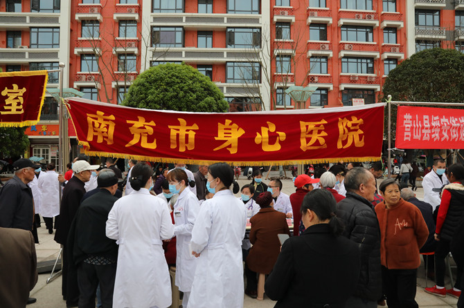 南充市身心醫(yī)院組織開展“愛衛(wèi)新征程、健康中國行”愛國衛(wèi)生月義診宣傳活動