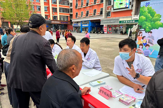 促進兒童心理健康，共同守護美好未來——南充市身心醫(yī)院開展世界精神衛(wèi)生日系列義診宣傳活動