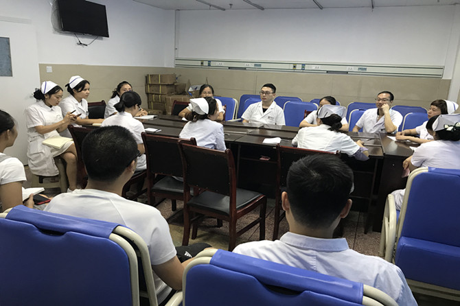 內(nèi)二科召開醫(yī)療質(zhì)量安全工作分析會