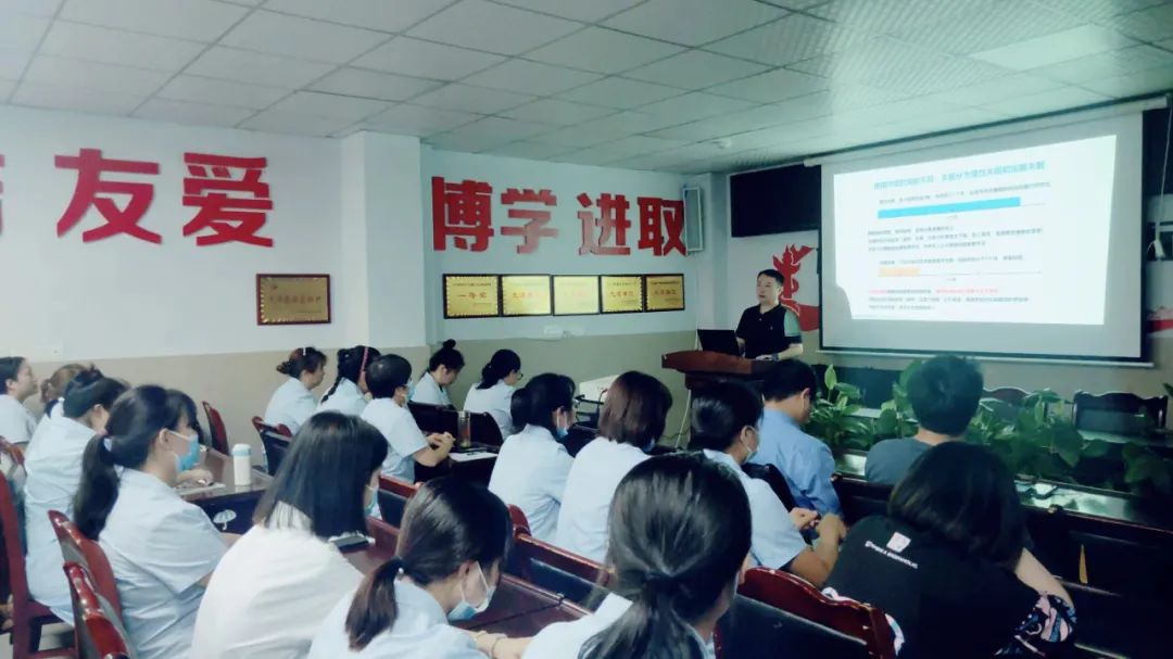 南充市“正心”健康工程檢后服務(wù)組深入社區(qū)開展心理健康教育培訓活動